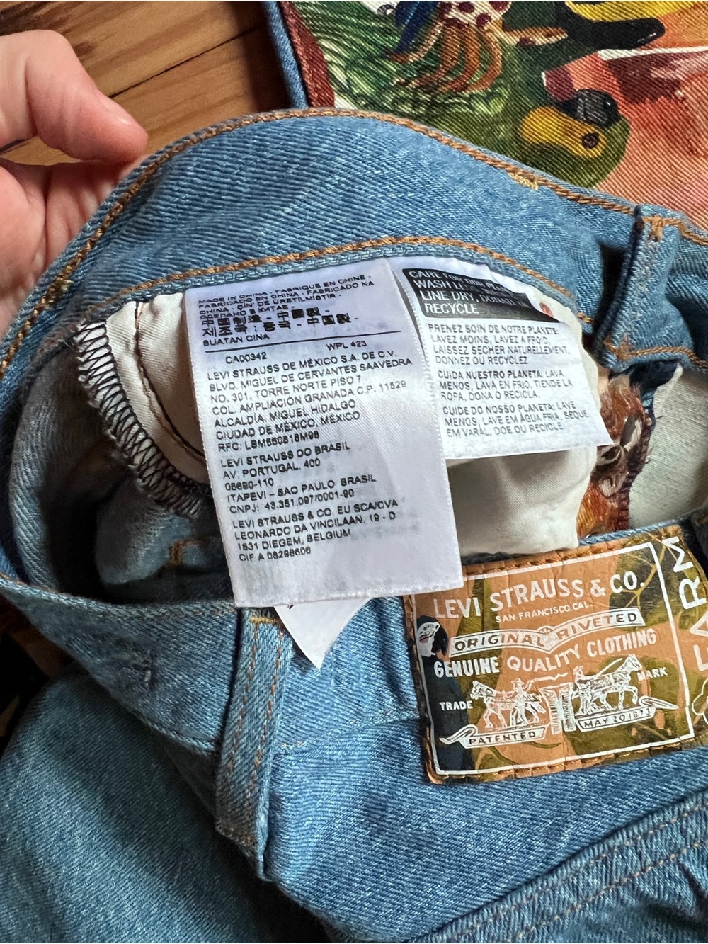 Levi’s x FARM Rio Ribcage Crop Jeans - Picture 6 of 12